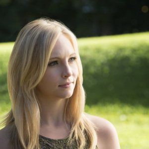 Candice Accola in una scena dell'episodio My Brother's Keeper della serie TV The Vampire Diaries