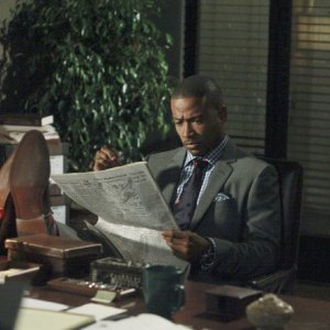 Columbus Short in una scena dell'episodio Enemy of the State della prima stagione di Scandal