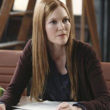 Darby Stanchfield in una scena dell'episodio White Hat's Off della seconda stagione di Scandal