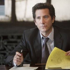 Hnery Ian Cusick in una scena per l'episodio Hell Hath No Fury della prima stagione di Scandal