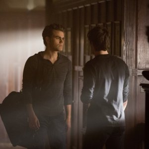 Ian Somerhalder e Paul Wesley in una scena dell'episodio My Brother's Keeper della serie TV The Vampire Diaries