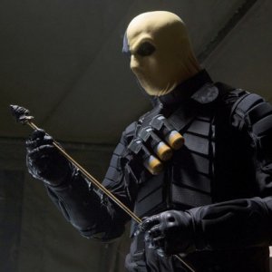 Jeffrey Robinson in una scena dell'episodio Damaged della prima stagione di Arrow