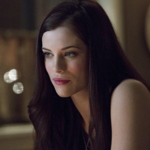 Jessica De Gouw in una scena per l'episodio Muse of Fire della prima stagione di Arrow