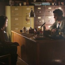 Kat Graham e David Alpay in una scena dell'episodio The Killer della quarta stagione di The Vampire Diaries