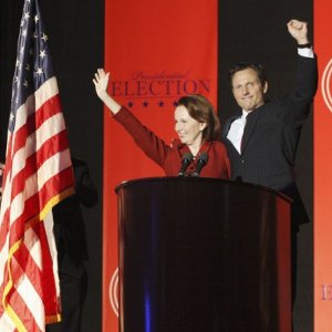 Kate Burton e Tony Goldwyn in una scena dell'episodio The Trail della prima stagione di Scandal