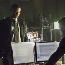 Stephen Amell Con David Ramsey In Un Immagine Promozionale Dell Episodio Legacies Della Prima Stagio 257583