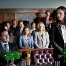 Stephen Amell E Katie Cassidy In Una Foto Promozionale Dell Episodio Damaged Della Prima Stagione De 257598