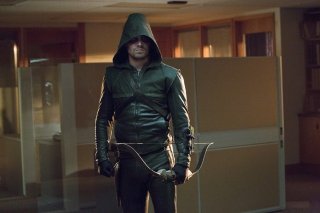 Stephen Amell in una scena dell'episodio Legacies della prima stagione di Arrow