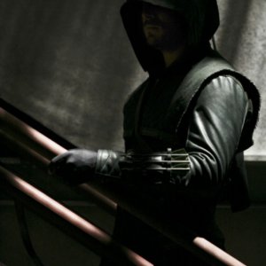 Stephen Amell in una scena dell'episodio An Innocent Man della prima stagione della serie TV Arrow