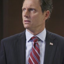 Tony Goldwin in una scena dell'episodio The Other Woman della seconda stagione di Scandal