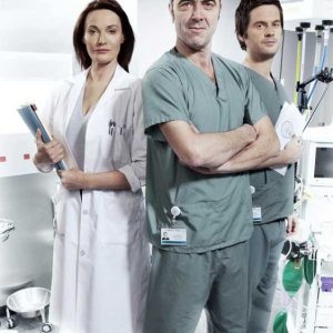Monroe: James Nesbitt, Sarah Parish e Tom Riley in una foto promozionale della serie
