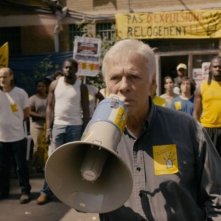 E se vivessimo tutti insieme?: Guy Bedos in una scena del film