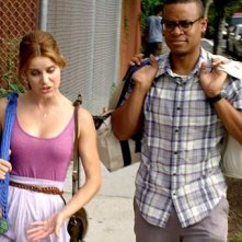 Elisabeth Hower e Jordan Carlos in una scena dell'episodio A Piece of Cake della prima stagione della serie In cerca di Jane