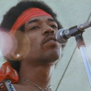 Hendrix 70. Live at Woodstock: un bel primo piano di Jimi Hendrix in una scena del documentario a lui dedicato