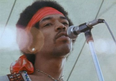 Hendrix 70. Live at Woodstock: un bel primo piano di Jimi Hendrix in una scena del documentario a lui dedicato