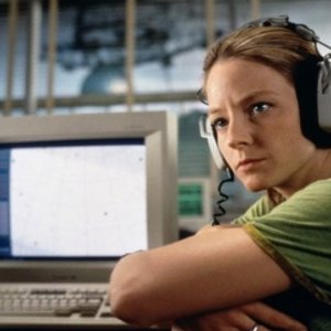 Jodie Foster è la dottoressa Eleanor Ann Arroway in Contact