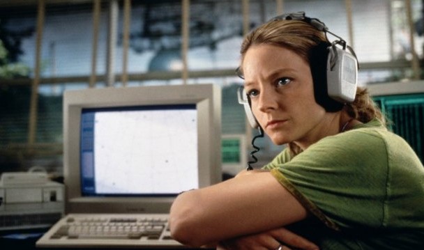 Jodie Foster è la dottoressa Eleanor Ann Arroway in Contact