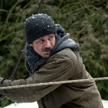 Frank Grillo in una scena di The Grey