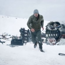 The Grey: Liam Neeson corre in una scena del thriller ambientato tra i ghiacci dell'Alaska