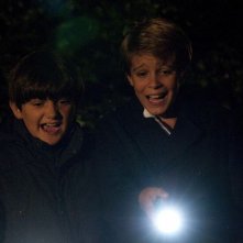 Una famiglia perfetta: Giacomo Nasta e Lorenzo Zurzolo in una scena del film