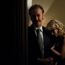 Una famiglia perfetta: Marco Giallini e Carolina Crescentini in una tenera scena