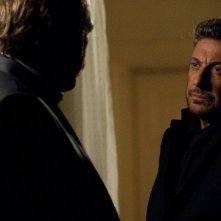 Una famiglia perfetta: Sergio Castellitto e Marco Giallini (di spalle) in un momento del film