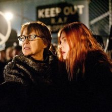 Annette Bening con Elle Fanning in un'immagine di Ginger & Rosa