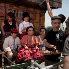 Blancanieves: la compagnia di nani toreri sul set insieme al regista Pablo Berger