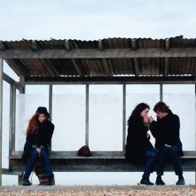 Elle Fanning e Alice Englart in una bella immagine di Ginger & Rosa