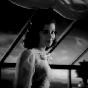 Gail Russell in una sequenza del film La casa sulla scogliera (1944)