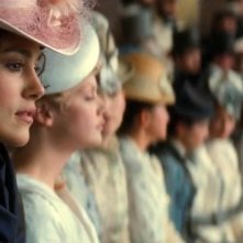 Keira Knightley a teatro in una scena di Anna Karenina