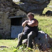 L'ultimo pastore: il pastore Renato Zucchelli sui monti al pascolo in una scena del film