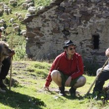 L'ultimo pastore: il regista Marco Bonfanti insieme al pastore Renato Zucchelli sul set