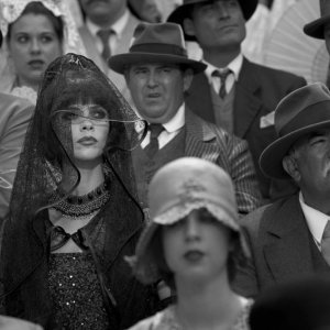 Maribel Verdù in arena tra il pubblico osserva la sua figliastra in Blancanieves