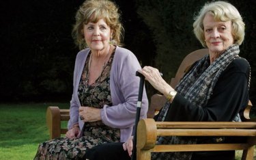 Quartet: Maggie Smith e Pauline Collins in una scena del film