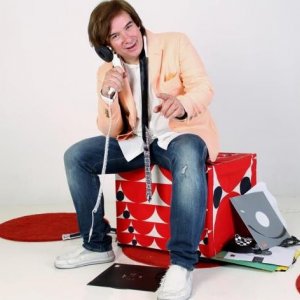 Roberto Onofri in una foto promo del programma Capitani in mezzo al Mare (RaiDue)