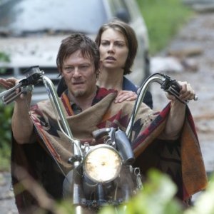The Walking Dead: Norman Reedus e Lauren Cohan nell'episodio Basta una parola