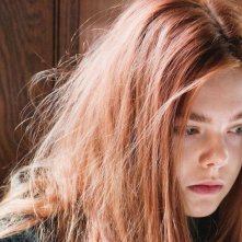 Un intenso primo piano di Elle Fanning tratto da Ginger & Rosa