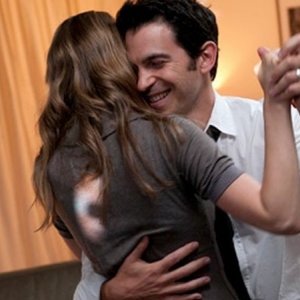 28 Hotel Rooms: Chris Messina e Marin Ireland danzano romanticamente in una scena del film