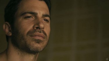 28 Hotel Rooms: Chris Messina in una scena