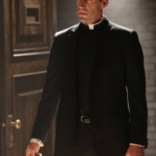 American Horror Story: Joseph Fiennes in The Origins of Monstrosity - episodio della seconda stagione