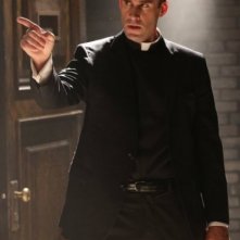 American Horror Story: Joseph Fiennes in The Origins of Monstrosity - episodio della seconda stagione, Asylum