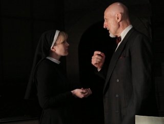 American Horror Story: Lily Rabe con James Cromwell in The Origins of Monstrosity - episodio della seconda stagione
