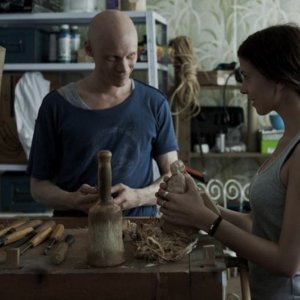 Breaking Horizon: Tómas Lemarquis e Aylin Tezel in un'immagine del film