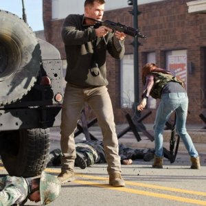 Chris Hemsworth in Red Dawn, action del 2012