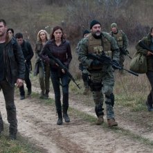 Chris Hemsworth. Jeffrey Dean Morgan, Josh Hutcherson, Isabel Lucas e Adrianne Palicki in Red Dawn