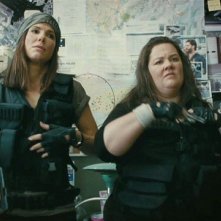 The Heat: Sandra Bullock e Melissa McCarthy in una scena del film