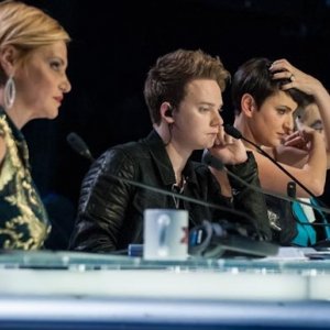 X Factor 6: l'ospite Conor Maynard si intrattiene tra i giudici nella sesta puntata