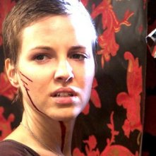 Un primo piano di Emma Fitzpatrick nell'horror The Collection