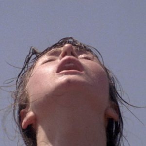 Sun Don't Shine: Kate Lyn Sheil in una scena del film